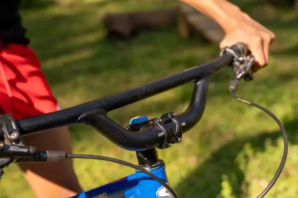 Redshift Unveils New Top Shelf Flat Riser Handlebar for Enhanced Mountain Biking Comfort and Accessory Mounting