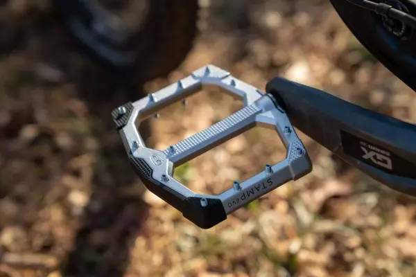 Crankbrothers Stamp Evo Pedals: Enhanced Platform and Customization for Mountain Bikers