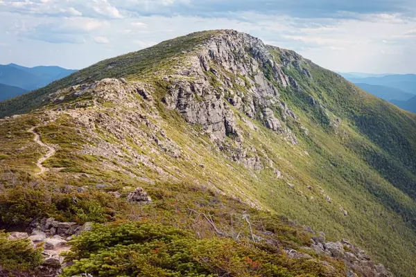 New Mandatory Bear Canister Policy for Pemigewasset Wilderness Hikers