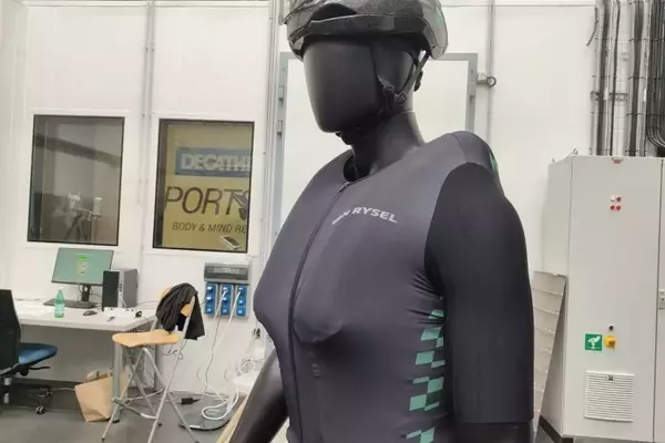 Van Rysel Pioneers Airbag Skinsuit for Enhanced Cycling Safety