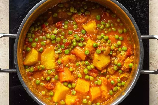Arakas: A Greek Pea, Potato, and Carrot Stew