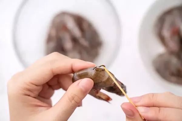 Expert Prawn Preparation: Four Essential Methods for Deveining