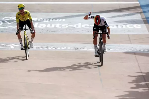 Koch Claims Paris-Roubaix Femmes Victory in Thrilling Velodrome Sprint