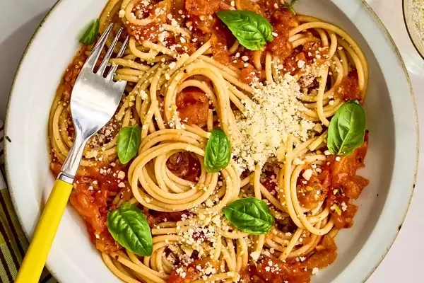 Quick and Healthy Tomato Pasta: A Weeknight Delight