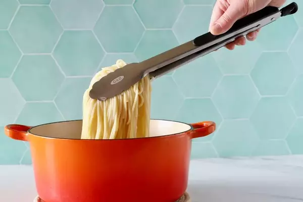 The Ultimate Guide to Kitchen Tongs: Choosing the Best for Your Culinary Needs