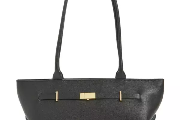 Anne Hathaway's Chic Shoulder Bag and Other Must-Have Spring Styles