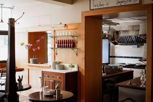 Dean's, a New SoHo Pub Blending Culinary Excellence with a Welcoming Ambiance