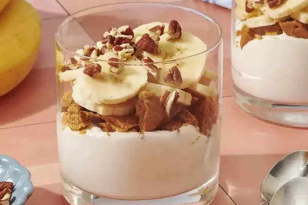 Delightful Gingersnap Banana Frozen Yogurt Parfaits
