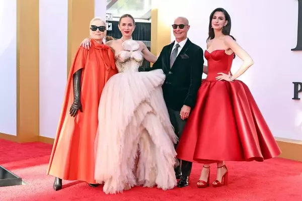 Anne Hathaway Channels Iconic Character at 'The Devil Wears Prada 2' Premiere