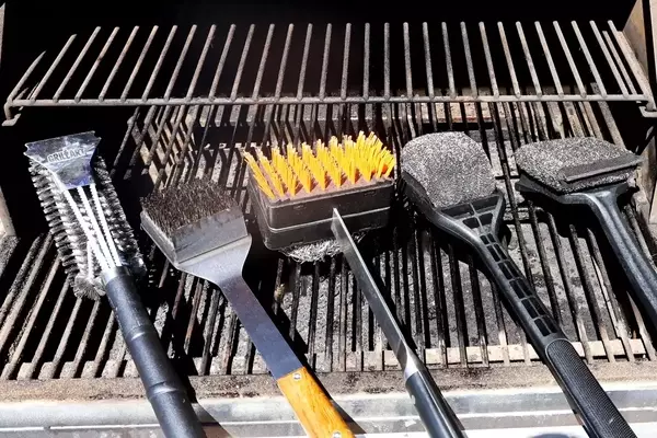 The Ultimate Guide to Grill Brushes: Cleaning Your Grill with Ease