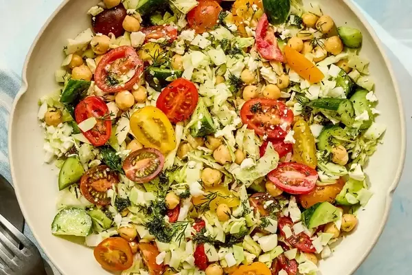 Refreshing Chickpea and Vegetable Medley: A Quick and Healthy Salad