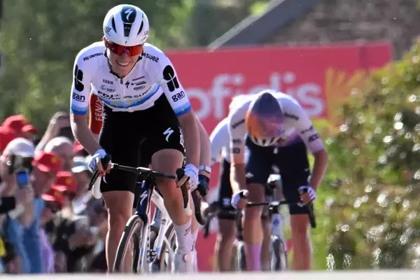 Vollering Victorious at La Flèche Wallonne Femmes