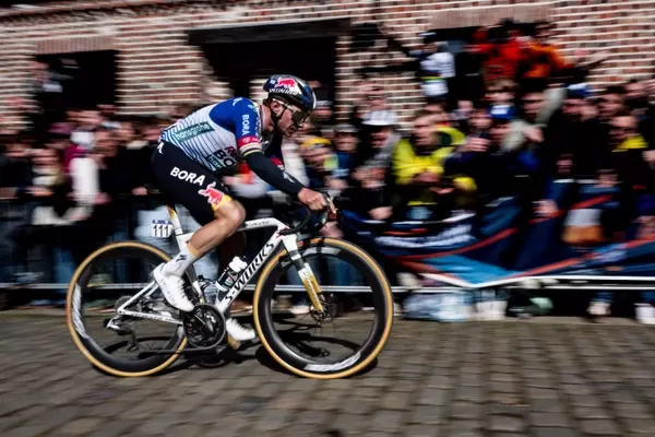 Evenepoel's Lifetime Commitment to Specialized: A New Era in Cycling Sponsorship
