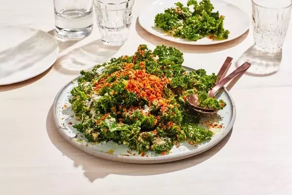 The Art of Massaging Kale for Enhanced Flavor