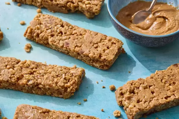 Delicious Peanut Butter Granola Bars: A Healthy Snack Option
