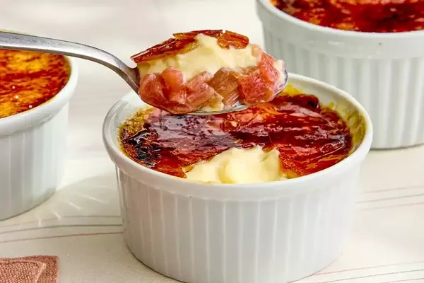 Strawberry Rhubarb and Vanilla Custard: A Seasonal Delight
