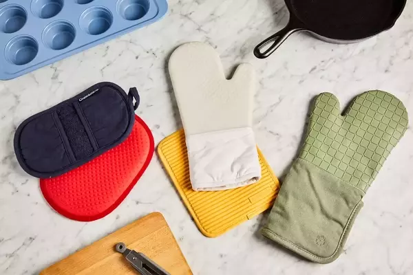The Best Oven Mitts and Pot Holders to Protect Your Hands