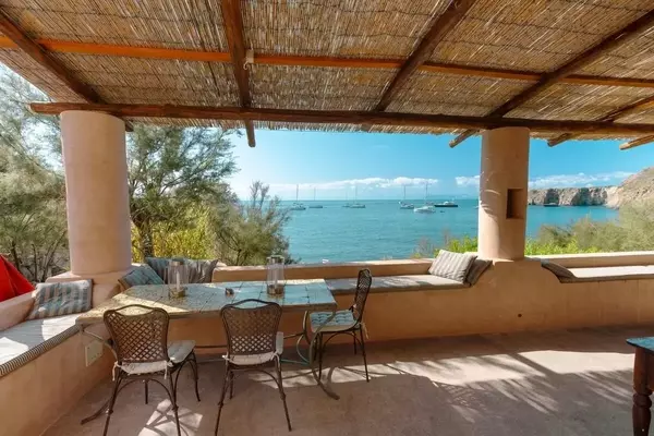 Exploring the Enchanting Aeolian Islands: A Guide to the Best Airbnb Stays