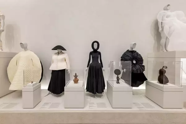 Metropolitan Museum's 'Costume Art' Exhibition Redefines Mannequin Representation