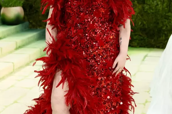 Lena Dunham's Triumphant Return to the Met Gala, Inspired by Baroque Artistry