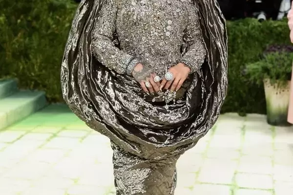 Met Gala Moments: Wonders' Debut and Unexpected Encounters