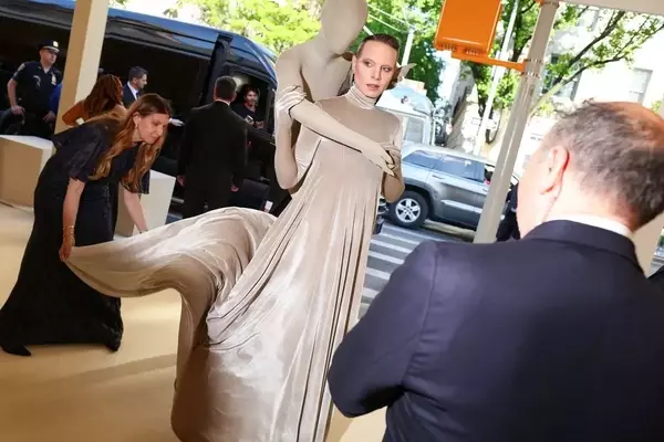 The Unsung Heroes of the 2026 Met Gala: The Train Handlers