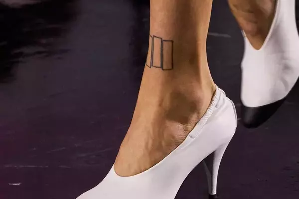 The Global Ascent of Glove Shoes: Comfort Meets Contemporary Chic