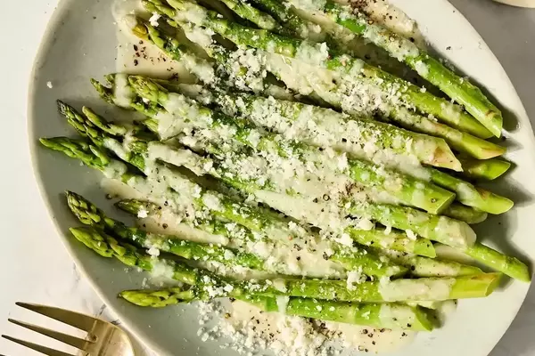 Cacio e Pepe Asparagus: A Flavorful and Healthy Side Dish