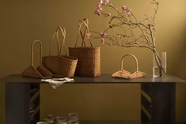 Alex Crowder's Field Studies Flora: Weaving Nature's Story into Floral Artistry