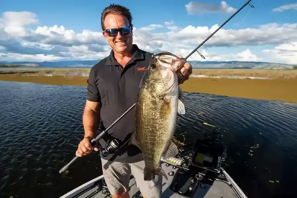 Skeet Reese's Innovative Jig and Minnow Method for Prespawn Bass