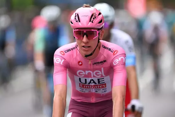 Embrace the Giro Spirit: Pink-Themed Cycling Gear