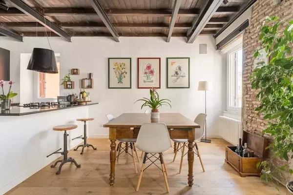 Top Airbnb Selections for Memorable Solo Journeys