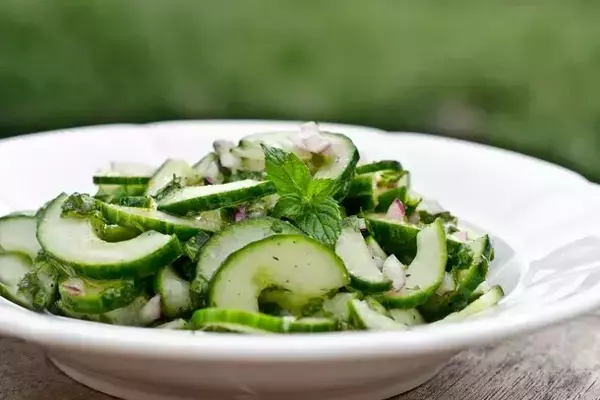 Refreshing Cucumber and Mint Salad: A Summer Delight