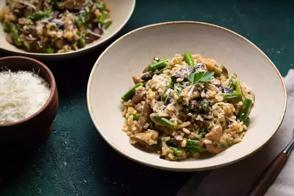 Crafting the Ultimate Mushroom and Asparagus Risotto