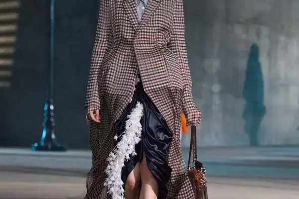 Dior Cruise Collection Blends Hollywood Glamour with Fashion Heritage