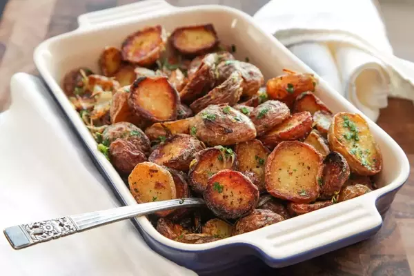 Achieving Ultra-Crispy New Potatoes with Garlic, Herbs, and Lemon