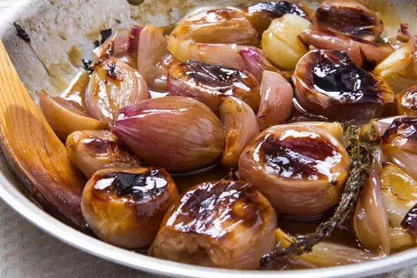 Mastering Sweet and Tangy Glazed Roasted Shallots