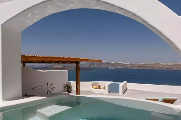 Discovering Greece: Top Island Airbnbs for an Unforgettable Summer Getaway