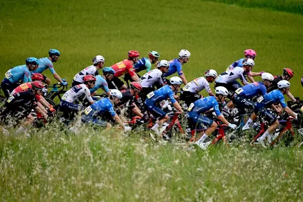Giro d'Italia Organizers Issue Stern Warning Against Public Urination by Cyclists
