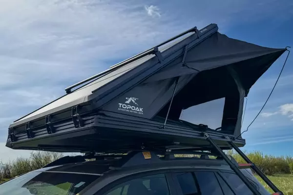 TopOak Galaxy Pro: Affordable Hard-Shell Rooftop Tent with a Flapping Issue