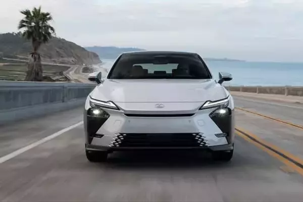 2026 Lexus ES Hybrid Drive Review: Maintaining Core Luxury with Modern Upgrades