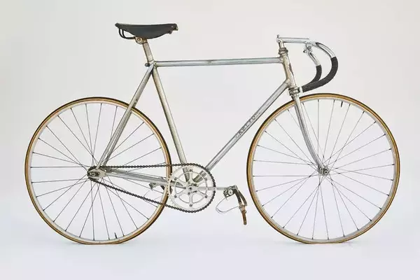 Tom Simpson's Commonwealth Games Silver Medal Bicycle, Lost in a Card Game