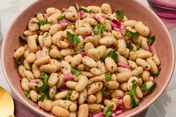 Effortless Three-Ingredient Bean Salad: Your Quick and Fiber-Rich Lunch Solution