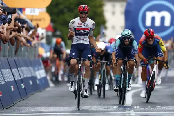 Paul Magnier Achieves Hat-Trick Victory at Giro d'Italia Stage 18