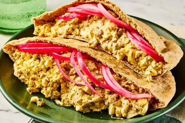Mediterranean-Inspired Egg Salad Pita: A Quick and Healthy Lunch