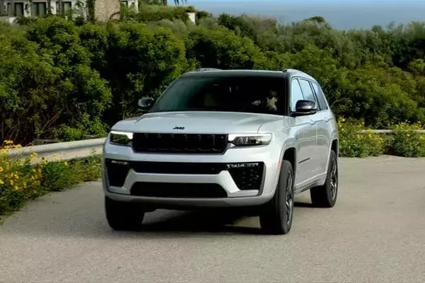 Jeep Recalls Grand Cherokee Models Due to Airbag Software Glitch