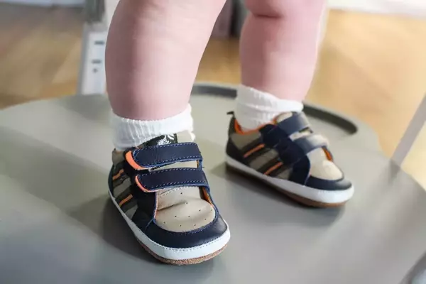 Choosing the Best Footwear for Babies and Toddlers: A Comprehensive Guide