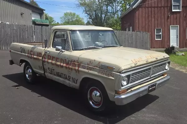 A Storied 1971 Ford F-100: A Relic of Islip Speedway