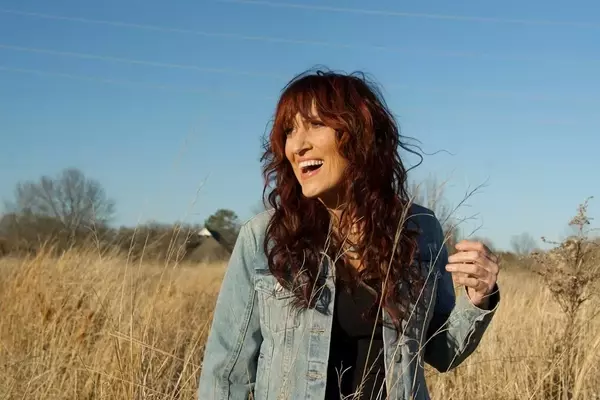 Jo Dee Messina Returns with "Bridges" After a Decade-Long Hiatus