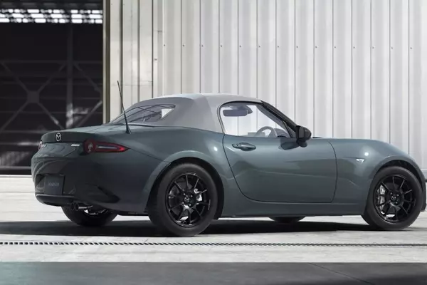 2027 Mazda MX-5 Miata: A Classic Roadster Embraces a New Green Hue
